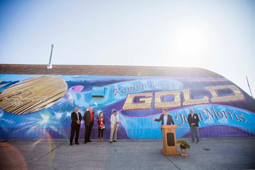 MIKAELA MACKENZIE / WINNIPEG FREE PRESS
Mayor Brian Bowman speaks at the unveiling of the St.Vital Curling Club's newest mural in Winnipeg on Friday, July 27, 2018. 
Winnipeg Free Press 2018.
