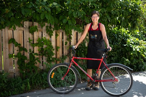 ANDREW RYAN / WINNIPEG FREE PRESS Lynn Scott, 58, poses for a portrait behind her home on July 27, 2018. Scott is a volunteer bike mechanic at The Wrench.