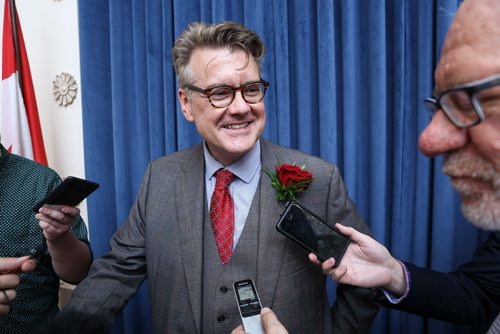 MIKE DEAL / WINNIPEG FREE PRESS
Manitoba Liberal Leader Dougald Lamont is sworn in as a MLA during a ceremony in the Manitoba Legislative Building Friday afternoon.
180727 - Friday, July 27, 2018.