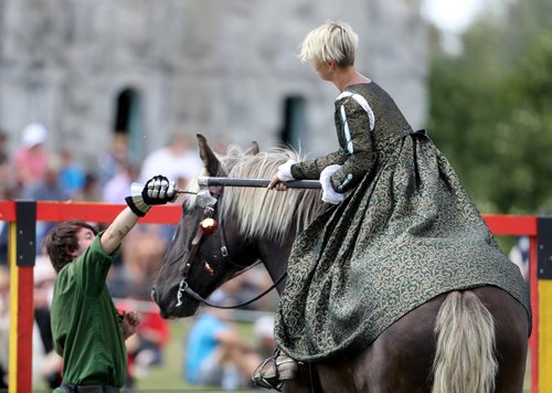 TREVOR HAGAN / WINNIPEG FREE PRESS
Lady Martyna Majewska demonstrating horseback stunts at the Medieval Festival in Cooks Creek, Sunday, July 29, 2018.