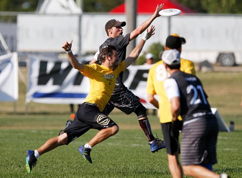 JOHN WOODS / WINNIPEG FREE PRESS
Julien Gréau (10) from France's team Sun (yellow) can't stop Martin Bérubé (7) of Quebec's team Quantum (black) in the 2018 World Masters Ultimate Championship at Little Mountain Sportsplex in Winnipeg Sunday, July 29, 2018. The tournament has 1700 athletes from around the world and runs all week.
