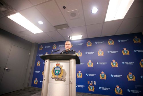 MIKAELA MACKENZIE / WINNIPEG FREE PRESS
Winnipeg police constable Rob Carver speaks to the media about an in-custody death in Winnipeg on Monday, July 30, 2018. 
Winnipeg Free Press 2018.