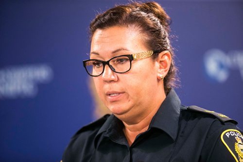 MIKAELA MACKENZIE / WINNIPEG FREE PRESS
Winnipeg police constable Tammy Skrabek speaks to the media about a meth-related incident in Winnipeg on Monday, July 30, 2018. 
Winnipeg Free Press 2018.