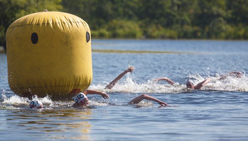 MIKE DEAL / WINNIPEG FREE PRESS
Competitors complete the first lap of the 2018 Canadian Junior Swimming Championships Open Water women 15-17 finals at St. Malo Provincial Park Monday morning.
180730 - Monday, July 30, 2018.
