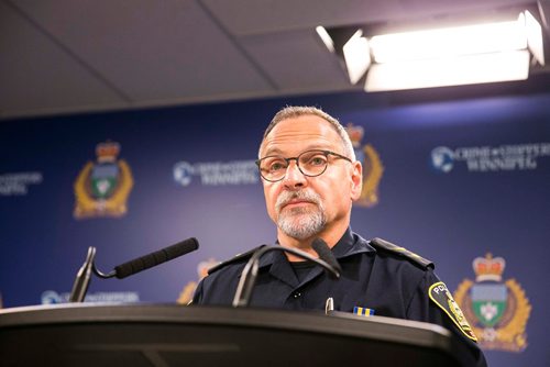 MIKAELA MACKENZIE / WINNIPEG FREE PRESS
Winnipeg police constable Rob Carver speaks to the media about an in-custody death in Winnipeg on Monday, July 30, 2018. 
Winnipeg Free Press 2018.