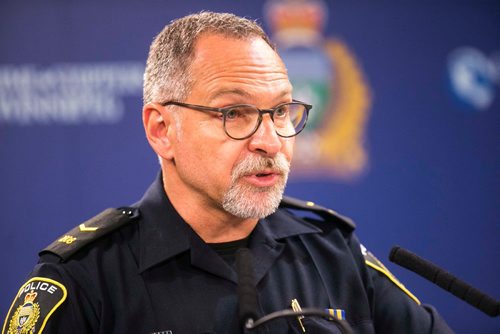 MIKAELA MACKENZIE / WINNIPEG FREE PRESS
Winnipeg police constable Rob Carver speaks to the media about an in-custody death in Winnipeg on Monday, July 30, 2018. 
Winnipeg Free Press 2018.