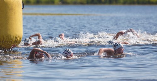 MIKE DEAL / WINNIPEG FREE PRESS
Competitors complete the first lap of the 2018 Canadian Junior Swimming Championships Open Water women 15-17 finals at St. Malo Provincial Park Monday morning.
180730 - Monday, July 30, 2018.
