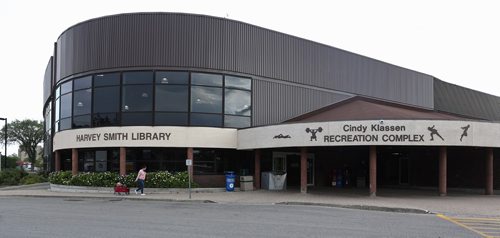 MIKE DEAL / WINNIPEG FREE PRESS
The name of the West End Library was officially changed to the Harvey Smith Library during a ceremony at the Cindy Klassen Recreational Complex Tuesday morning. 
180731 - Tuesday, July 31, 2018.