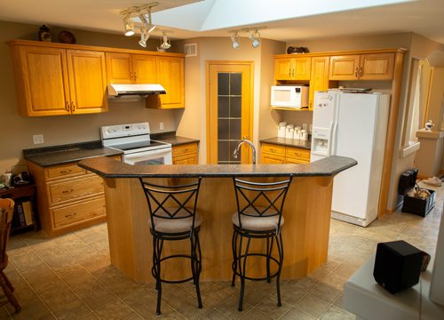 ANDREW RYAN / WINNIPEG FREE PRESS The open concept kitchen area of 17 Rosa Ave. in Lorette which boasts over 3000 square feet of livable space. Shot on July 31, 2018.