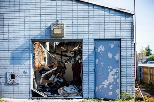 MIKAELA MACKENZIE / WINNIPEG FREE PRESS
The fire-damaged Assiniboia West Recreation Centre in Winnipeg on Thursday, Aug. 2, 2018. 
Winnipeg Free Press 2018.