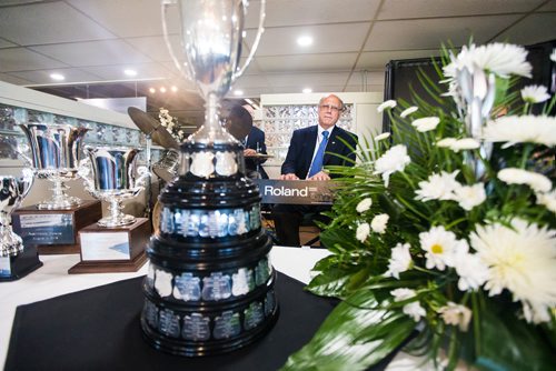 MIKAELA MACKENZIE / WINNIPEG FREE PRESS
Don Kissick plays the piano behind the table with trophies at the Manitoba Derby draw lunch at the Assiniboia Downs in Winnipeg on Thursday, Aug. 2, 2018. 
Winnipeg Free Press 2018.