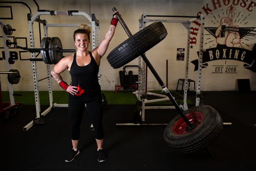 ANDREW RYAN / WINNIPEG FREE PRESS Megan Swidnicki lifts an Axel style barbell at Brickhouse Gym and is set to compete in her first strongman competition at being this weekend held at the same facility. Shot on August 2, 2018.