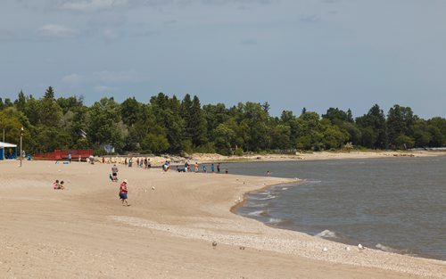 MIKE DEAL / WINNIPEG FREE PRESS
A mostly empty beach on a beautiful Thursday afternoon in Gimli, Manitoba. A beach advisory is keeping most people away at the moment.
180802 - Thursday, August 02, 2018.