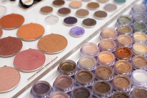 ANDREW RYAN / WINNIPEG FREE PRESS A display of foundation powders boasting non-chemical ingredients at Portia-Ella in the Outlet Collection mall on August 2, 2018. Julie Michaud is the founder of Partia-Ella, a store which sells Canadian products that avoid using chemical ingredients suspected of posing risks to customers' health. Shot on August 2, 2018.