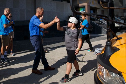 MIKE DEAL / WINNIPEG FREE PRESS
Kevin Chief vice-president of the Business Council of Manitoba high-fives some of the children from the Winnipeg Aboriginal Sport Achievement Centre (WASAC) as they arrive at the Manitoba Museum to learn about and celebrate the anniversary of the signing of Treaty One which took place on August 3rd, 1871.
180803 - Friday, August 03, 2018.