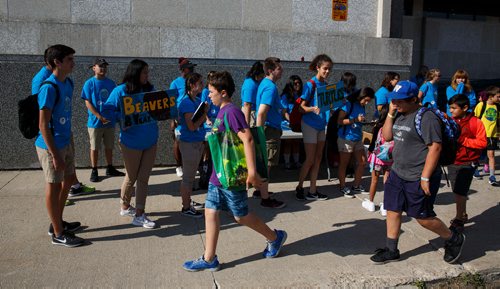 MIKE DEAL / WINNIPEG FREE PRESS
Buses with children from the Winnipeg Aboriginal Sport Achievement Centre (WASAC) arrive at the Manitoba Museum to learn about and celebrate the anniversary of the signing of Treaty One which took place on August 3rd, 1871.
180803 - Friday, August 03, 2018.