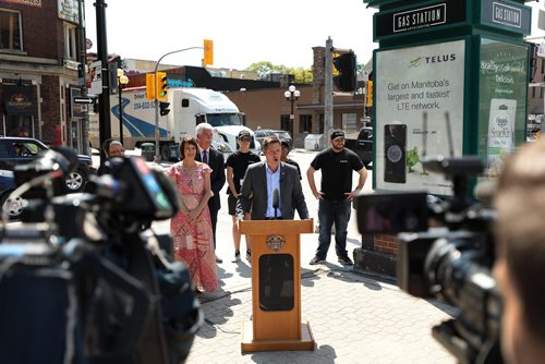 RUTH BONNEVILLE / WINNIPEG FREE PRESS


Mayor Brian Bowman along with representatives of key community organizations,hold press conference at northeast corner of Osborne St and River about plans by the mayor address and reduce the occurrence of unsafe panhandling Friday afternoon.  



August 3rd,, 2018
