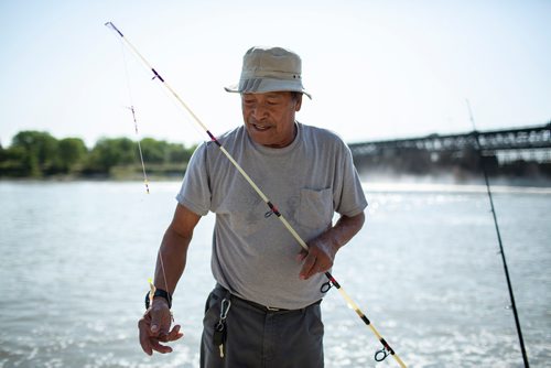 ANDREW RYAN / WINNIPEG FREE PRESS Angler, Romualdo Sison baits his line along the Red River just down stream from the Lockport Dam on August 3, 2018. Judy Robertson, past president of the Wildlife Haven Rehabilitation centre, advocated for monofilament (fishing line) recycling boxes at the Lockport Lock and Dam after seeing the same program in Florida.
