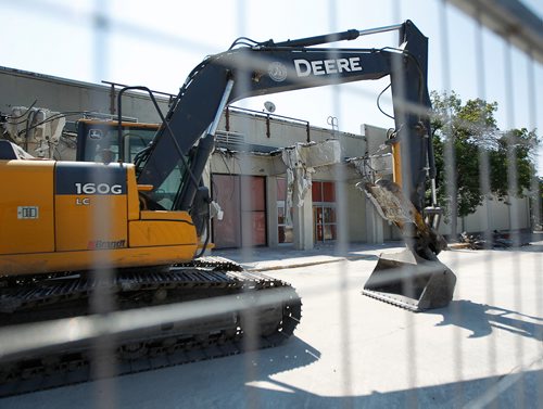 PHIL HOSSACK / WINNIPEG FREE PRESS -  - Demolition crews have fenced off and are starting to tear down the former Sears store at Garden City Shoipping Mall. See story.  - August 3, 2018