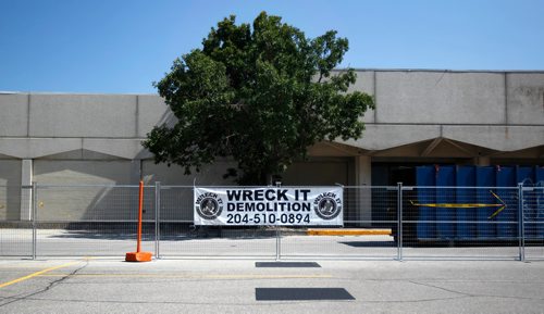 PHIL HOSSACK / WINNIPEG FREE PRESS -  - Demolition crews have fenced off and are starting to tear down the former Sears store at Garden City Shoipping Mall. See story.  - August 3, 2018