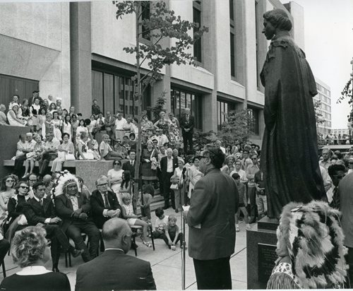 WINNIPEG FREE PRESS FILES
Image published Aug. 16, 1971. Caption published with image: Larry Desjardins (NDP-St. Boniface), who is legislative assistant to Premier Ed Schreyer and Mary Liz Bayer, the provincial cultural development director, officially opened Folklorama outside at the Centennial Concert Hall.