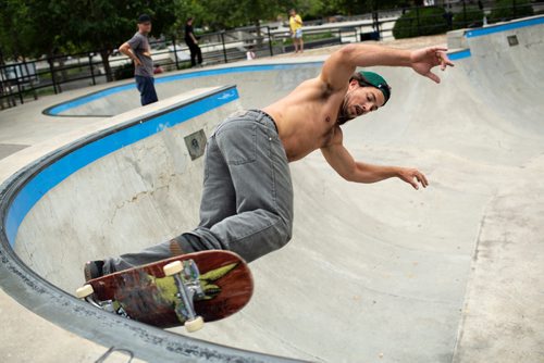 ANDREW RYAN / WINNIPEG FREE PRESS enjoy a morning skateboard session at the swimming pool section of the forks skatepark on August 4, 2018.