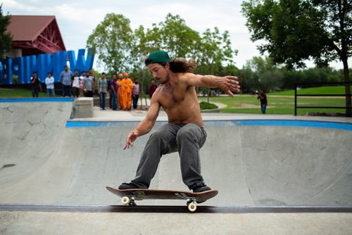 ANDREW RYAN / WINNIPEG FREE PRESS Jean Brunelle-Bradette, a skateboarder from Quebec, 50-50 grinds in front of a crowd during a morning skateboard session at the swimming pool section of the forks skatepark on August 4, 2018.