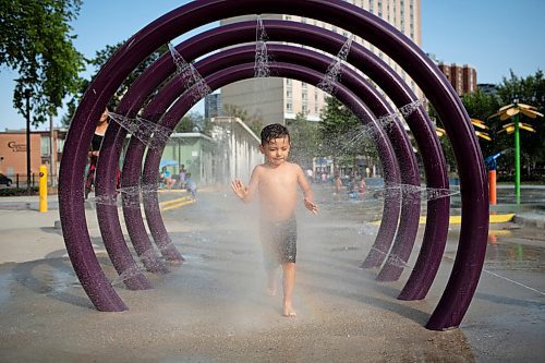 ANDREW RYAN / WINNIPEG FREE PRESS Xavier Henry, 4, enjoys the splash pad in Central Park on August 4, 2018. He was there with his father Edward Markham and sister Mya Green, 11.