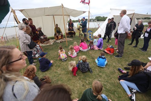 TREVOR HAGAN / WINNIPEG FREE PRESS
A group gathers to listen to a story about Thor at the Icelandic Festival in Gimli, Sunday, August 5, 2018.