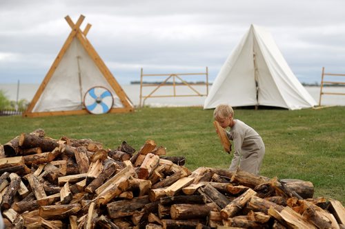 TREVOR HAGAN / WINNIPEG FREE PRESS
Mikhail Levchuk, 6, gathering firewood in the Viking Camp during the Icelandic Festival in Gimli, Sunday, August 5, 2018.