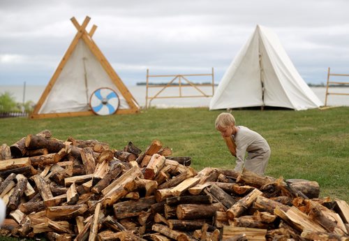 TREVOR HAGAN / WINNIPEG FREE PRESS
Mikhail Levchuk, 6, gathering firewood in the Viking Camp during the Icelandic Festival in Gimli, Sunday, August 5, 2018.