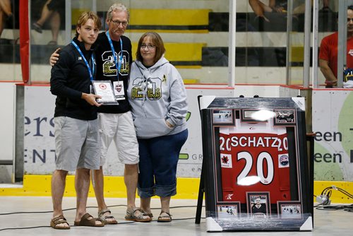 JOHN WOODS / WINNIPEG FREE PRESS
Bonnie and Kelly Schatz, parents of Logan, who was killed in the Humboldt Broncos crash, present to Nathan Yetman, who accepted on behalf of team Canada's Brent Broaders, the first Logan Schatz Award at the opening of the Canadian Ball Hockey Association Nationals at MTS Iceplex Monday, August 6, 2018.