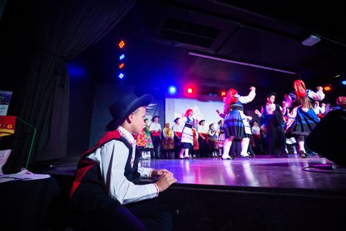 MIKAELA MACKENZIE / WINNIPEG FREE PRESS
A boy watches as dancers perform at the Casa do Minho Portuguese Pavilion in Winnipeg on Monday, Aug. 6, 2018. 
Winnipeg Free Press 2018.