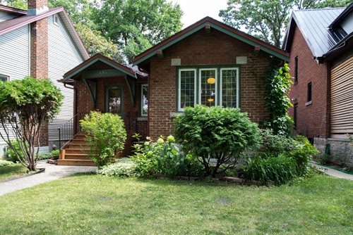 ANDREW RYAN / WINNIPEG FREE PRESS The view of the front yard of 118 Borebank St. in the River Heights neighbourhood on August 7, 2018.