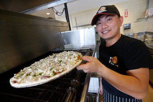 JOHN WOODS / WINNIPEG FREE PRESS
Cheng Tang, Panago Pizza franchisee, makes a pizza in his take out pizza place Tuesday, August 7, 2018. Tang is opening up his own pizza joint with an asian flair, Pizza Gong, at the end of August after Panago contacted him notifying the Winnipeg franchisees that they will no longer be operating in the city.