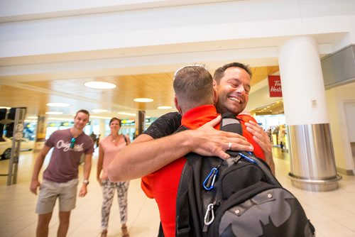 MIKAELA MACKENZIE / WINNIPEG FREE PRESS
Marco Kiunka hugs his stem cell recipient, Jamie Benzelock, for the first time at the airport in Winnipeg on Thursday, Aug. 9, 2018. 
Winnipeg Free Press 2018.
