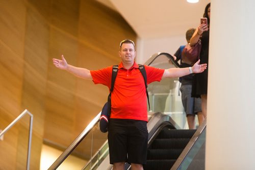 MIKAELA MACKENZIE / WINNIPEG FREE PRESS
Jamie Benzelock waves to his stem cell donor, Marco Kiunka, for the first time at the airport in Winnipeg on Thursday, Aug. 9, 2018. 
Winnipeg Free Press 2018.