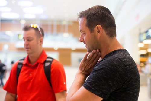 MIKAELA MACKENZIE / WINNIPEG FREE PRESS
Stem cell donor Marco Kiunka meets his recipient, Jamie Benzelock, for the first time at the airport in Winnipeg on Thursday, Aug. 9, 2018. 
Winnipeg Free Press 2018.