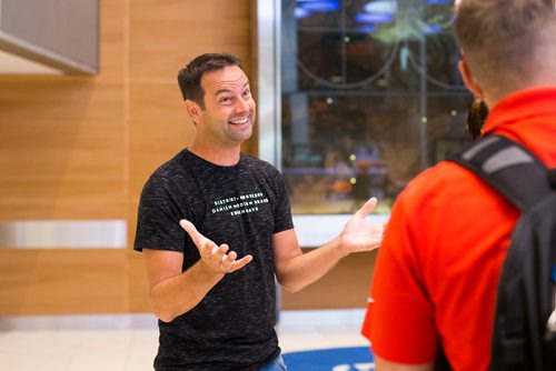 MIKAELA MACKENZIE / WINNIPEG FREE PRESS
Stem cell donor Marco Kiunka meets his recipient, Jamie Benzelock, for the first time at the airport in Winnipeg on Thursday, Aug. 9, 2018. 
Winnipeg Free Press 2018.