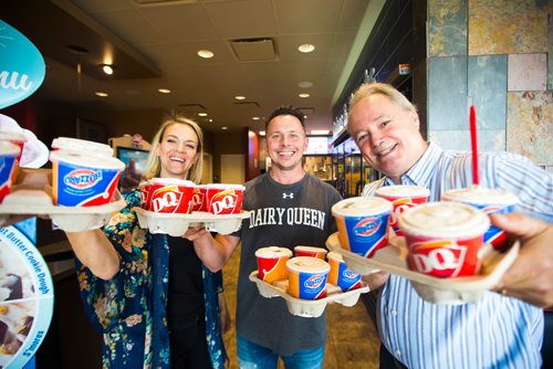 MIKAELA MACKENZIE / WINNIPEG FREE PRESS
Nikki Hagidiakow, franchise owner Nick Hagidiakow, and reporter Kevin Rollason pose for a portrait with blizzards at Dairy Queen on McPhillips in Winnipeg on Thursday, Aug. 9, 2018. Dairy Queen Miracle Treat Day helps the Childrens Hospital Heart Centre.
Winnipeg Free Press 2018.