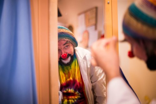 MIKAELA MACKENZIE / WINNIPEG FREE PRESS
David Langdon, therapeutic clown, prepares to shoot The Good Day Show in the studio at the Children's Hospital in Winnipeg on Wednesday, Aug. 8, 2018. The daily live show has been running for over 30 years exclusively for the dozens of kids staying at the facility.
Winnipeg Free Press 2018.