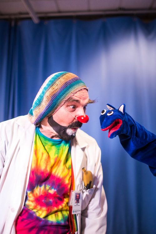 MIKAELA MACKENZIE / WINNIPEG FREE PRESS
David Langdon, therapeutic clown, poses for portraits as Onri with puppet Noname at The Good Day Show studio at the Children's Hospital in Winnipeg on Wednesday, Aug. 8, 2018. The daily live show has been running for over 30 years exclusively for the dozens of kids staying at the facility.
Winnipeg Free Press 2018.