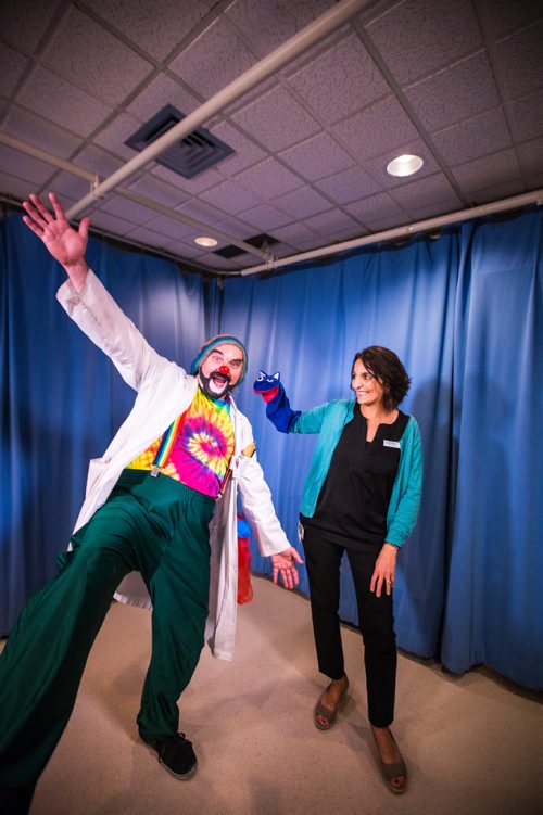 MIKAELA MACKENZIE / WINNIPEG FREE PRESS
David Langdon, therapeutic clown, poses for portraits as Onri with puppet Noname and child life specialist Maria Soroka at The Good Day Show studio at the Children's Hospital in Winnipeg on Wednesday, Aug. 8, 2018. The daily live show has been running for over 30 years exclusively for the dozens of kids staying at the facility.
Winnipeg Free Press 2018.