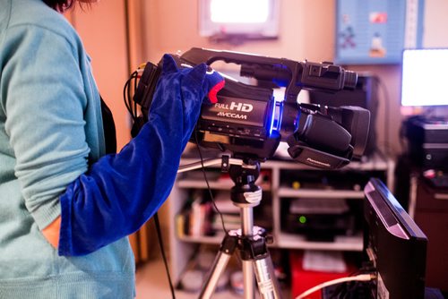 MIKAELA MACKENZIE / WINNIPEG FREE PRESS
Maria Soroka, child life specialist, mans the camera for The Good Day Show while playing Noname at the Children's Hospital in Winnipeg on Wednesday, Aug. 8, 2018. The show has been running for over 30 years exclusively for the dozens of kids staying at the facility.
Winnipeg Free Press 2018.