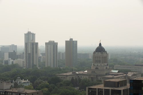 ANDREW RYAN / WINNIPEG FREE PRESS Winnipeggers woke up to a smokey haze over the city as smoke from wildfires in B.C. waft their way eastwards on August 10, 2018. The incoming smoke prompted a special weather warning from environment Canada Wednesday August 8, 2018.