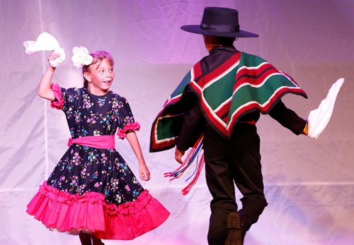 JOHN WOODS / WINNIPEG FREE PRESS
People perform at the Chile Lindo Folklorama pavilion Sunday, August 12, 2018.