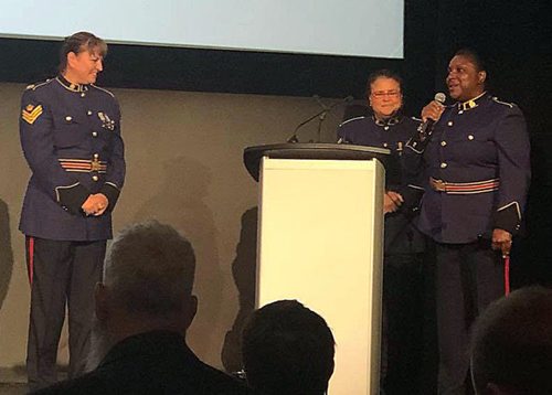 SUPPLIED PHOTO

Winnipeg Police Service Cst. Belinda Duncan (left) receives her Vigor Award from Patrol Sgt. Edith Turner and and Sgt. Lisa Mandziak at the fourth annual Manitoba Vigor Awards gala on July 20, 2018 at the Metropolitan Entertainment Centre. (See Social Page)