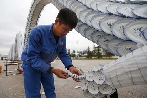 JOHN WOODS / WINNIPEG FREE PRESS
Jian Wang, a light artist at The Lights Of The North - Chinese Lantern Festival is photographed putting the finishing touches on a 60 metre dragon in the exhibit at the Red River Ex grounds Monday, August 13, 2018. The festival, which opens at the end of August, is a celebration of the 30th anniversary of the twinning between Winnipeg and Chengdu, China.