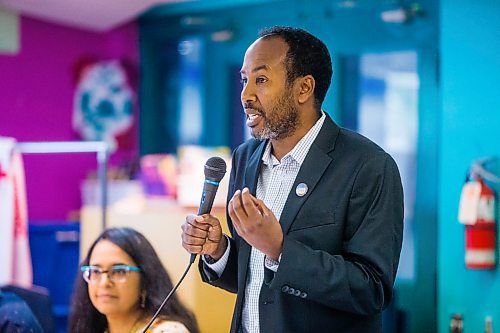 MIKAELA MACKENZIE / WINNIPEG FREE PRESS
Abdikheir Ahmed, director of Immigration Partnership Winnipeg, speaks at the Newcomer Get Out the Vote campaign launch in Winnipeg on Tuesday, Aug. 14, 2018. 
Winnipeg Free Press 2018.