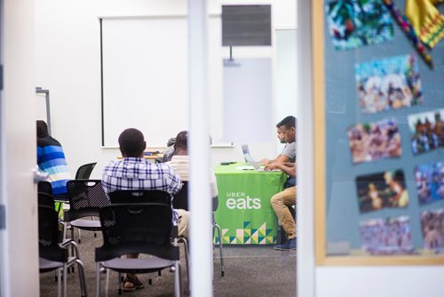 MIKAELA MACKENZIE / WINNIPEG FREE PRESS
Uber Eats hosts a sign-up event at the Millennium Library in Winnipeg on Tuesday, Aug. 14, 2018. 
Winnipeg Free Press 2018.